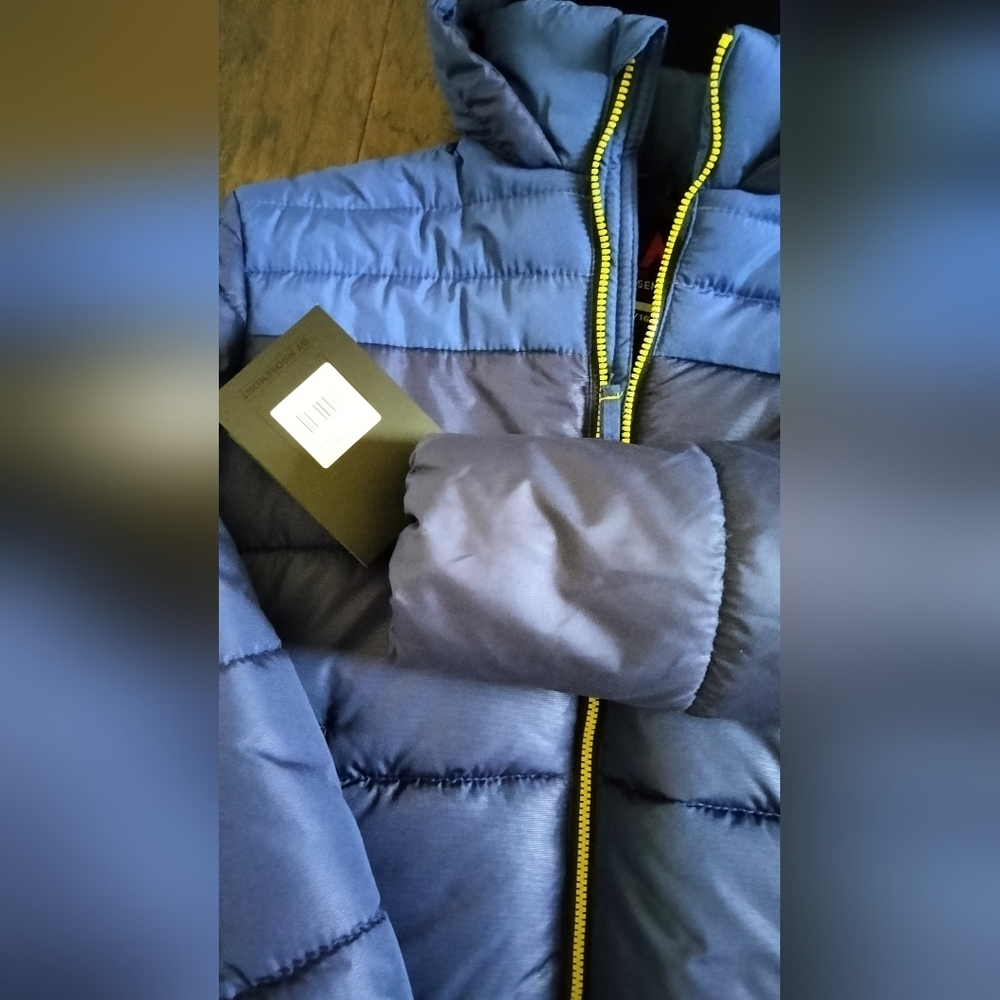 Puffer Jacket. NWT. - Picture 10 of 16